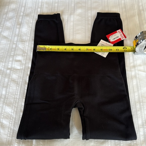 NWT Spanx Black Look At Me Now seamless Leggings sz S - Picture 2 of 5